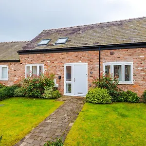  Holiday home Number 21: A Breathtaking Chester With Parking United Kingdom
