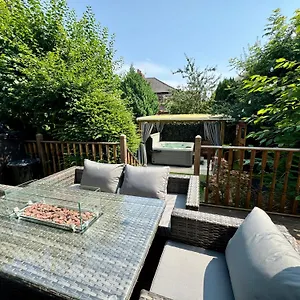  Holiday home Freeman Hot Tub House, Free Parking, Transport Links United Kingdom