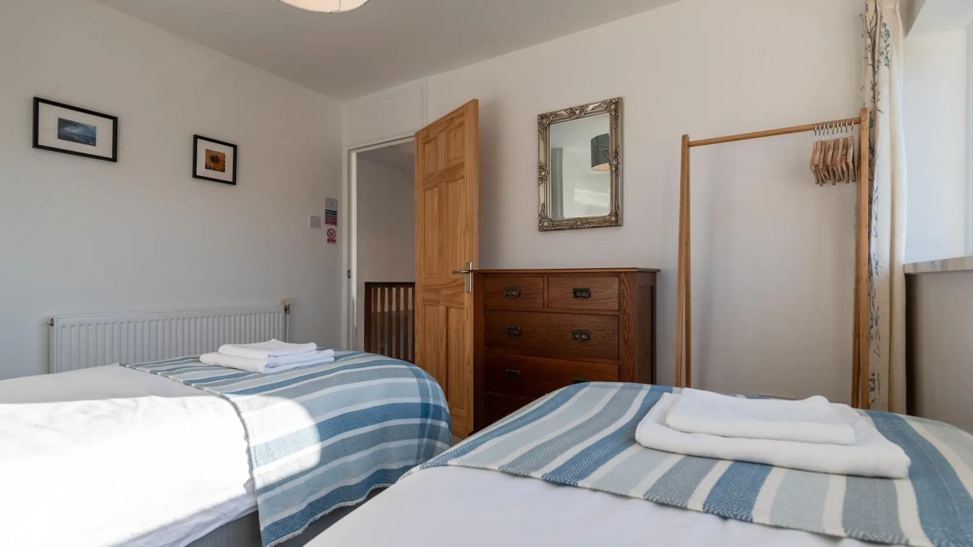 Port View House 3-Bedroom Self Catering Family Home With Garden Near Cardiff United Kingdom