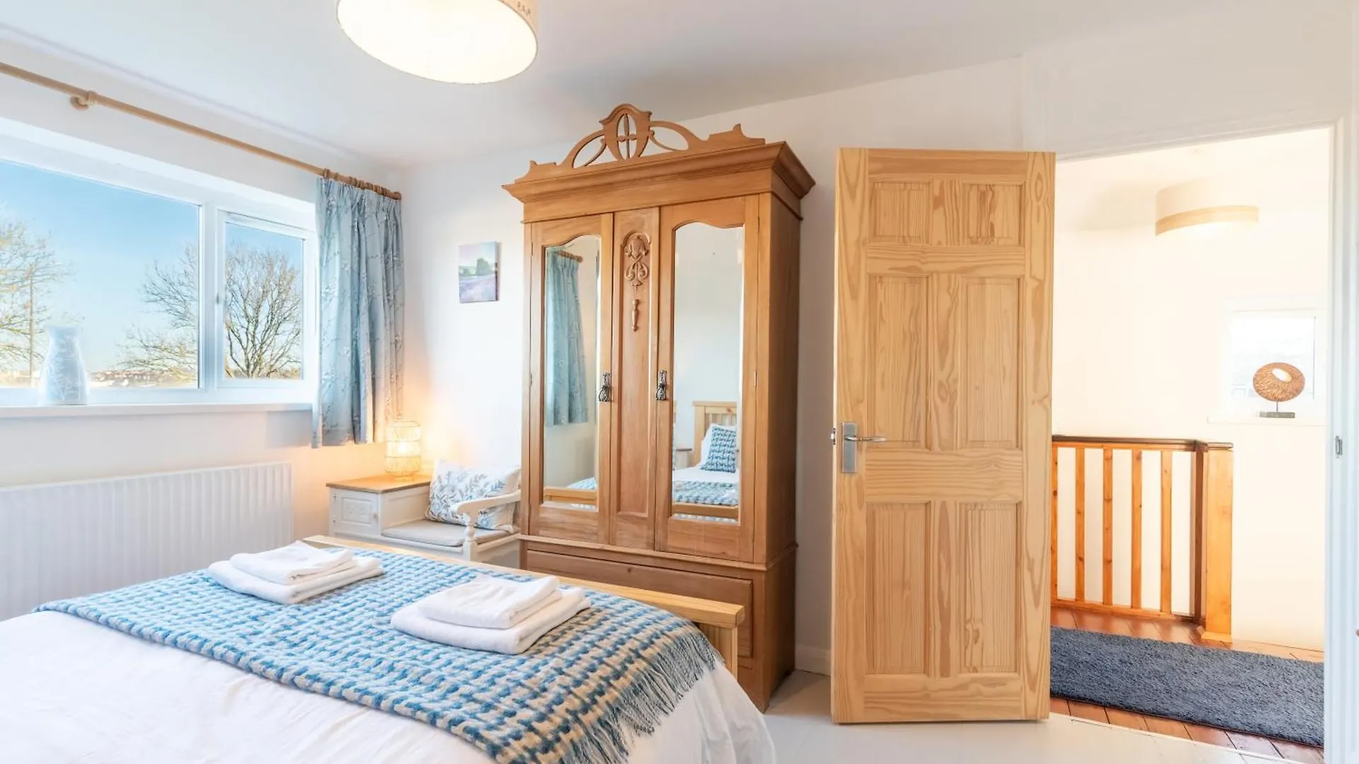 Port View House 3-Bedroom Self Catering Family Home With Garden Near Cardiff Holiday home