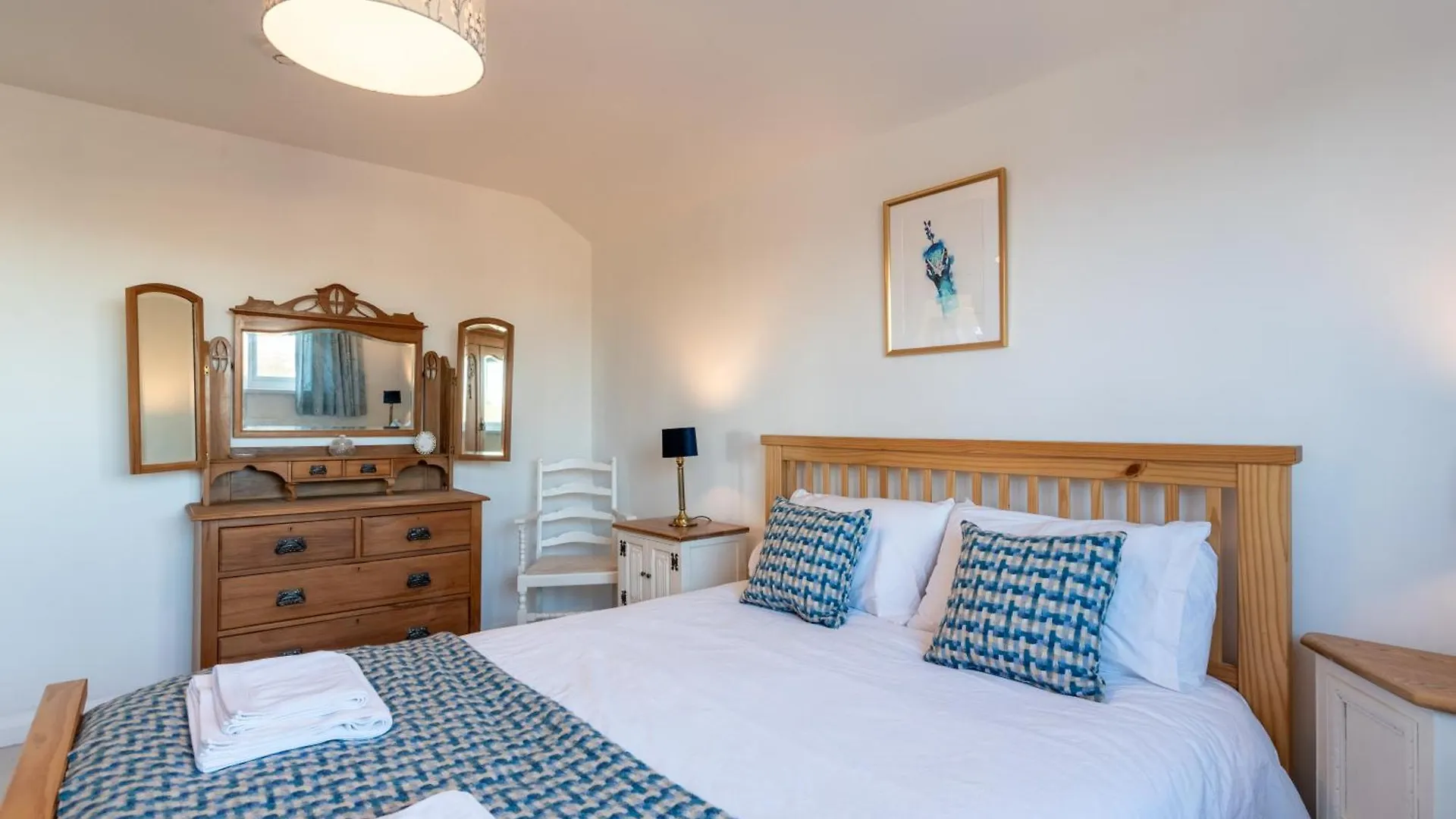 Port View House 3-Bedroom Self Catering Family Home With Garden Near Cardiff Holiday home