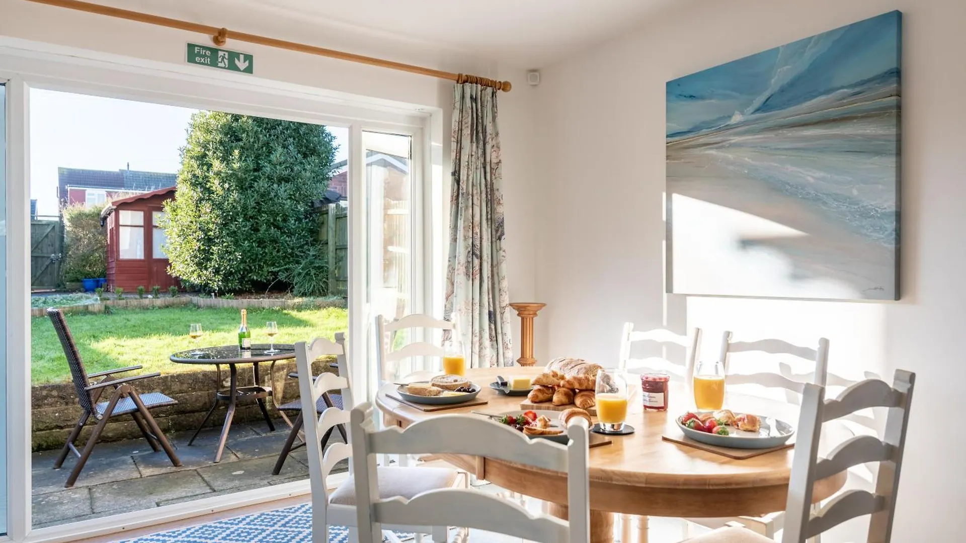 Port View House 3-Bedroom Self Catering Family Home With Garden Near Cardiff location